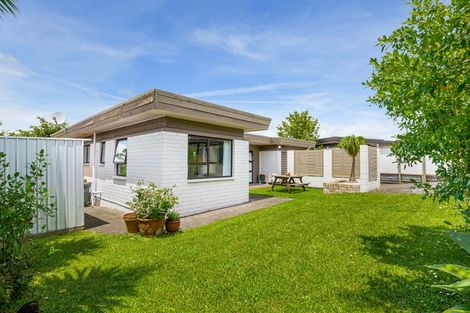 Photo of property in 1/262 Don Buck Road, Massey, Auckland, 0614