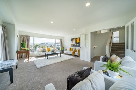 Photo of property in 12 Lanyon Place, Whitby, Porirua, 5024