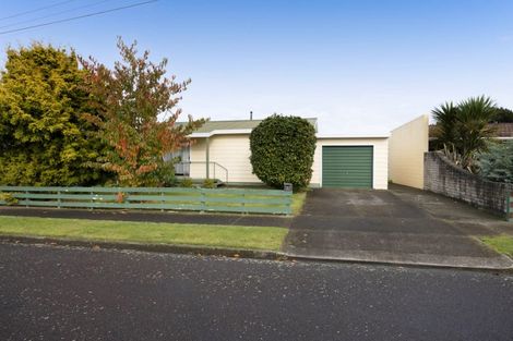 Photo of property in 1 Charles Major Place, Hawera, 4610
