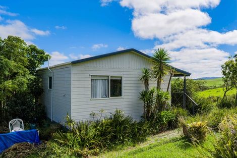 Photo of property in 64 Gorge Road, Maungaturoto, 0520