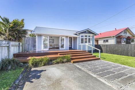 Photo of property in 99 The Parade, Island Bay, Wellington, 6023