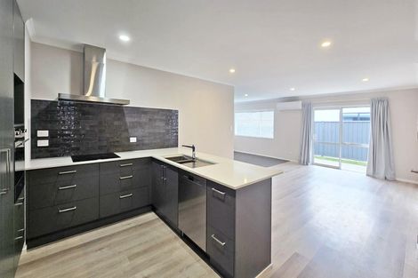 Photo of property in 14 George Yee Place, Taradale, 4112