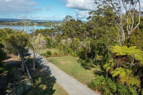 Photo of property in 5a Chatham Avenue, Paremoremo, Auckland, 0632