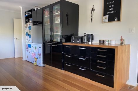 Photo of property in 72a Borich Road, Sunnyvale, Auckland, 0612