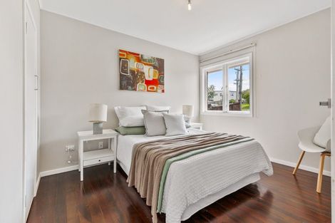 Photo of property in 12 Toru Street, Te Atatu Peninsula, Auckland, 0610