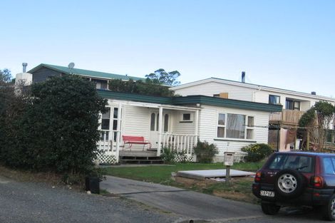 Photo of property in 10a Chapman Street, Newlands, Wellington, 6037