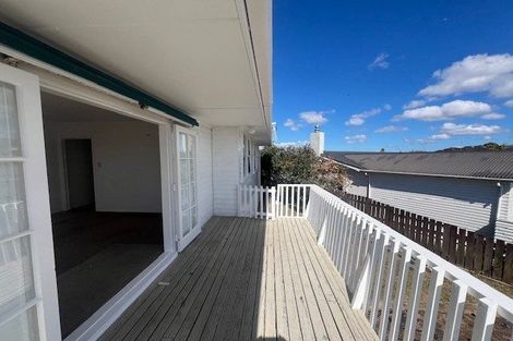 Photo of property in 1/666 East Coast Road, Pinehill, Auckland, 0630