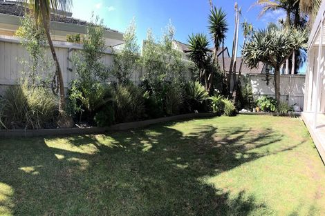 Photo of property in 43 Walton Street, Red Beach, 0932