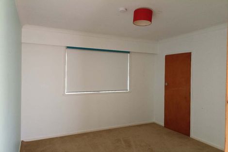 Photo of property in 15 Pohutukawa Avenue, Red Beach, 0932