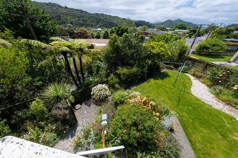Photo of property in 77 Milton Terrace, Picton, 7220