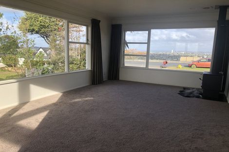 Photo of property in 1/146 Sunset Road, Unsworth Heights, Auckland, 0632