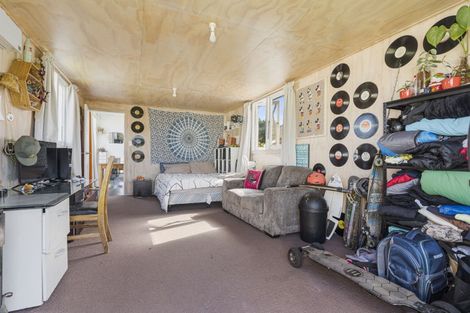 Photo of property in 215 Ocean Road, Whangamata, 3620