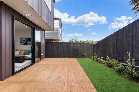 Photo of property in 5/90 Picasso Drive, West Harbour, Auckland, 0618