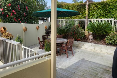 Photo of property in 37 John Dee Crescent, Red Beach, 0932