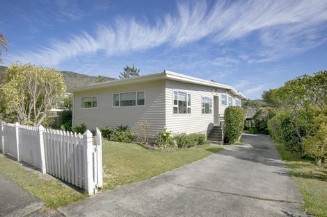 Photo of property in 26 Holland Street, Wainuiomata, Lower Hutt, 5014