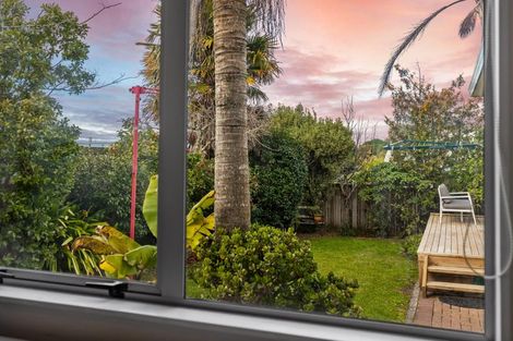 Photo of property in 21 Cinnabar Place, Westgate, Auckland, 0614