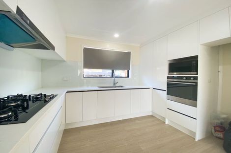 Photo of property in 21 Claywest Place, Glen Eden, Auckland, 0602