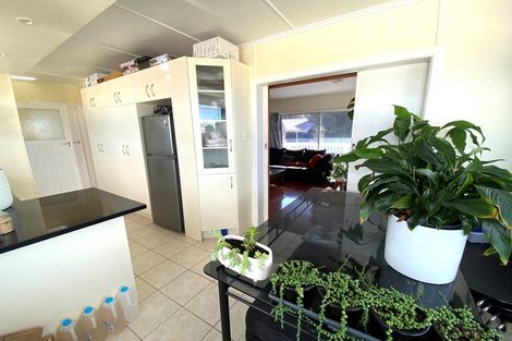 Photo of property in 30 Megan Avenue, Pakuranga Heights, Auckland, 2010
