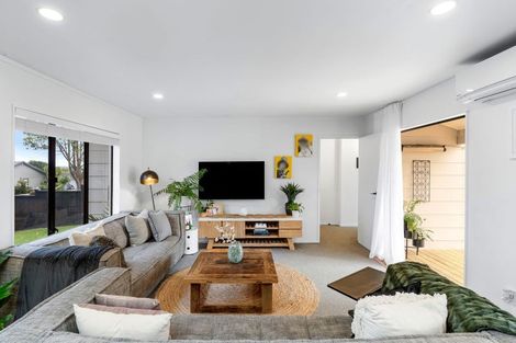 Photo of property in 25 Sunningdale Street, Wattle Downs, Auckland, 2103