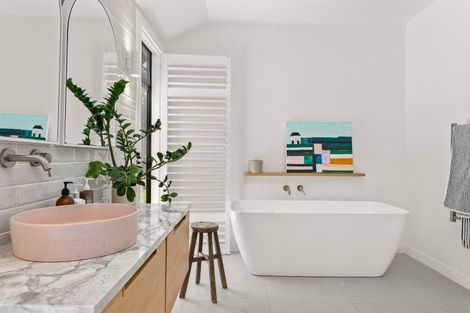 Photo of property in 17 Sandy Cove, Wainui, Gisborne, 4010