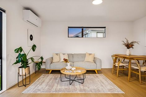 Photo of property in 2/4 Myna Place, Weymouth, Auckland, 2103