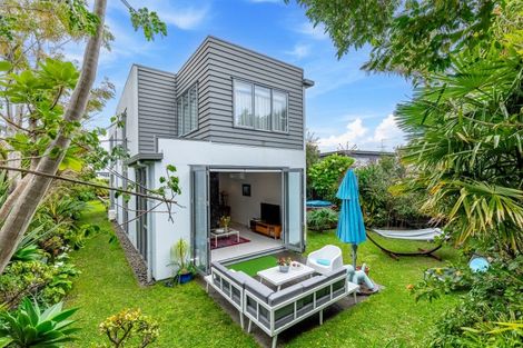 Photo of property in 7 Merani Street, Narrow Neck, Auckland, 0622