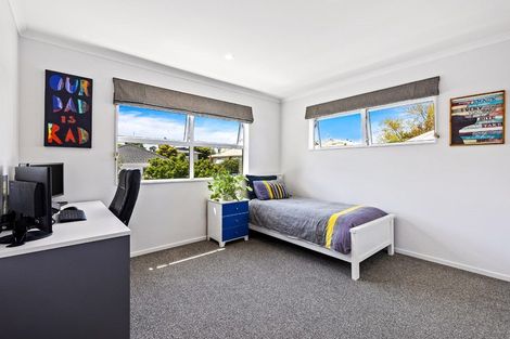 Photo of property in 1 Rapaki Place, Te Atatu Peninsula, Auckland, 0610