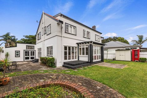 Photo of property in 15 Williams Street, Tauranga, 3110