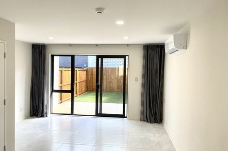 Photo of property in 2/36 Santiago Crescent, Unsworth Heights, Auckland, 0632