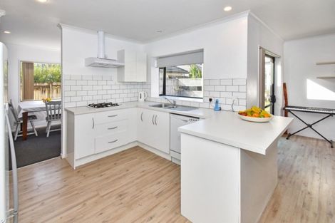 Photo of property in 22 Moyrus Crescent, East Tamaki Heights, Auckland, 2016