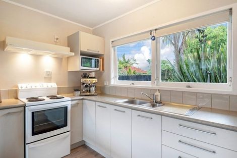 Photo of property in 10/77 Old Lake Road, Narrow Neck, Auckland, 0624