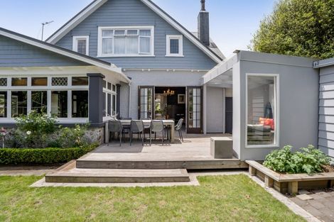 Photo of property in 34 Robe Street, New Plymouth, 4310