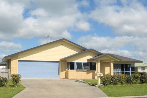 Photo of property in 35 Maesbury Close, Papamoa Beach, Papamoa, 3118