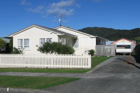 Photo of property in 7 Kumeroa Grove, Wainuiomata, Lower Hutt, 5014