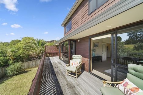 Photo of property in 93a Botany Road, Botany Downs, Auckland, 2010