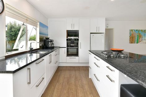 Photo of property in 80 Lakeside Drive, Orewa, 0931