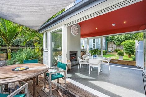 Photo of property in 11 Chapel Street, Russell, 0202
