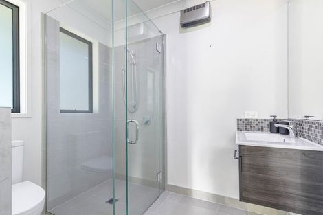 Photo of property in 10 Pititi Lane, Kumeu, 0810