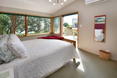 Photo of property in 104 Pacific Parade, Army Bay, Whangaparaoa, 0930