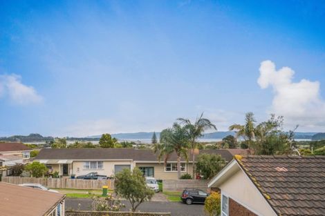 Photo of property in 2/19 Ridgemount Rise, Mangere Bridge, Auckland, 2022