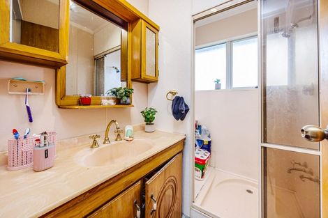 Photo of property in 10 Albertson Place, Manurewa, Auckland, 2102