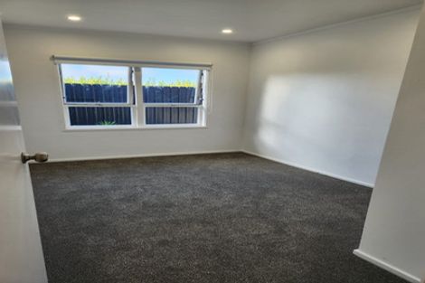 Photo of property in 2/44 Waimumu Road, Massey, Auckland, 0614