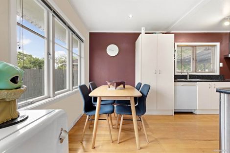 Photo of property in 32 Smythe Road, Henderson, Auckland, 0612