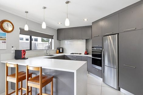 Photo of property in 11b Montrose Place, Highlands Park, New Plymouth, 4312