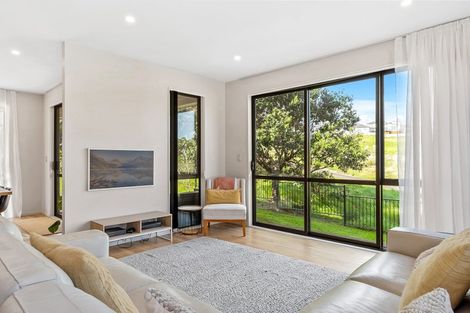 Photo of property in 14 Parkview Drive, Gulf Harbour, Whangaparaoa, 0930