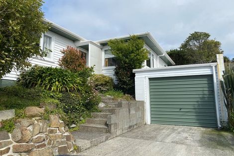 Photo of property in 60 Ruskin Road, Newlands, Wellington, 6037