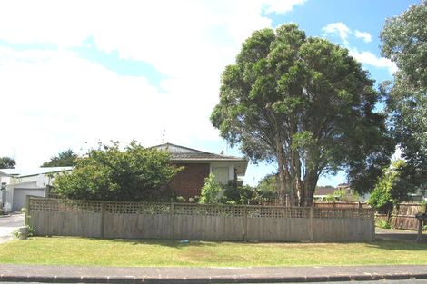 Photo of property in 2/7 Salamanca Road, Sunnynook, Auckland, 0620