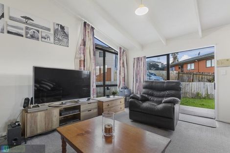 Photo of property in 5 Frosses Place, Massey, Auckland, 0614