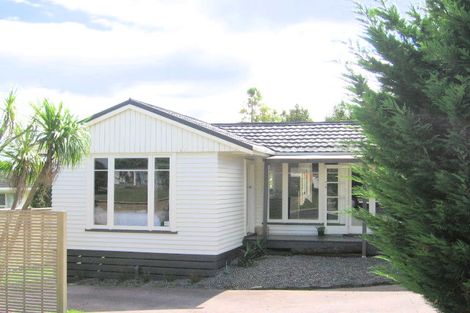 Photo of property in 2/854 East Coast Road, Northcross, Auckland, 0630
