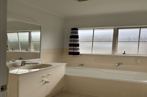 Photo of property in 12 Darimouth Place, Albany, Auckland, 0632